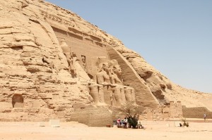 エジプト旅行記、2日目/アブ・シンベル神殿への交通手段