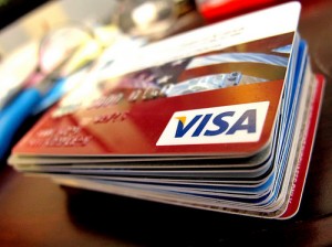 海外旅行にクレジットカードは何枚持っていく？保有ブランド別おすすめ枚数！