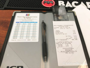もう悩まない！ハワイのチップの相場は？渡すタイミングは？