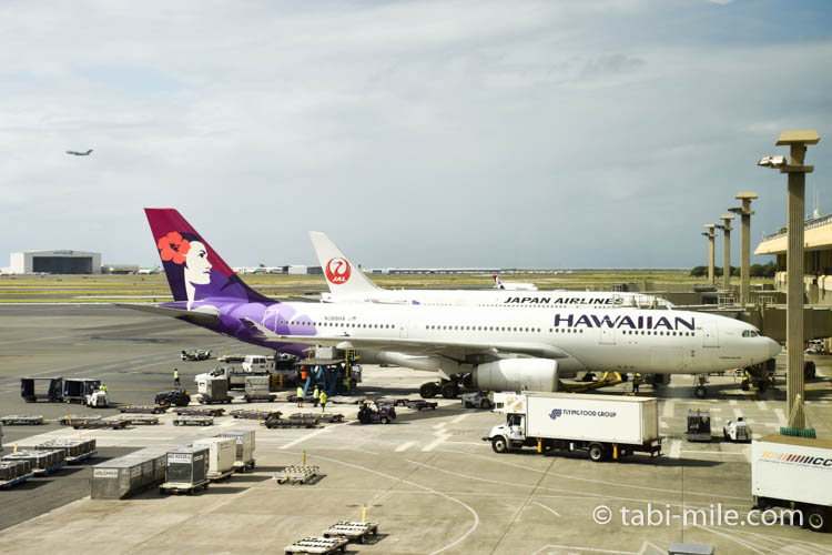 ホノルル空港に駐機するハワイアン航空