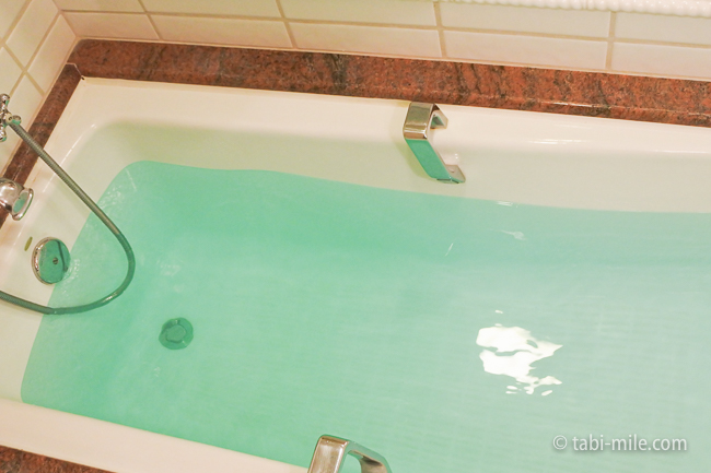 カハラホテル部屋オーシャンビューバスタブ温泉の素水色