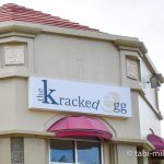 グアム　ザクラックドエッグ　看板