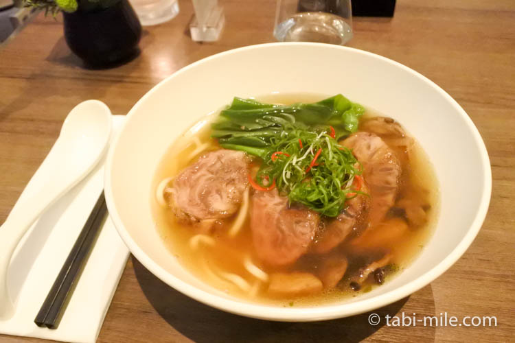 台湾旅行　リージェント台北　azie 牛肉麺2