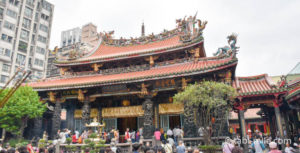 台北一のパワースポット龍山寺で運気アップ！台湾おみくじにもチャレンジ♪台湾旅行記