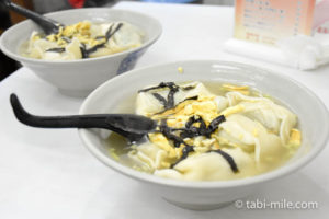巨大ワンタンに優しいスープが絶品「趙記菜肉餛飩大王」でワンタンスープ|台湾旅行記