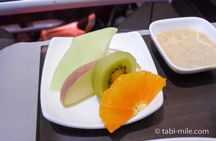 ハワイアン航空　ビジネスクラス軽食フルーツ
