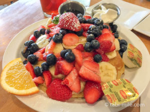超人気店ハワイの「カフェ カイラ」でフルーツ山盛りパンケーキを堪能!ハワイ旅行記ブログ