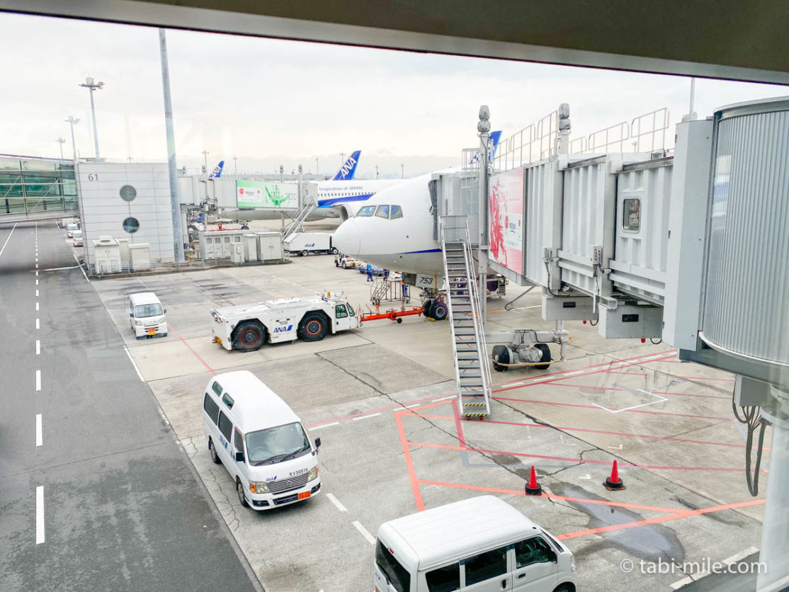 羽田空港、飛行機