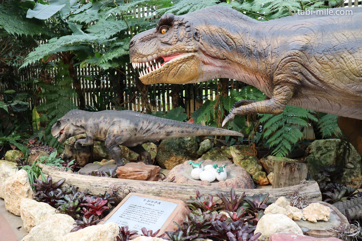 ナゴパイナップルパーク、リアルな恐竜