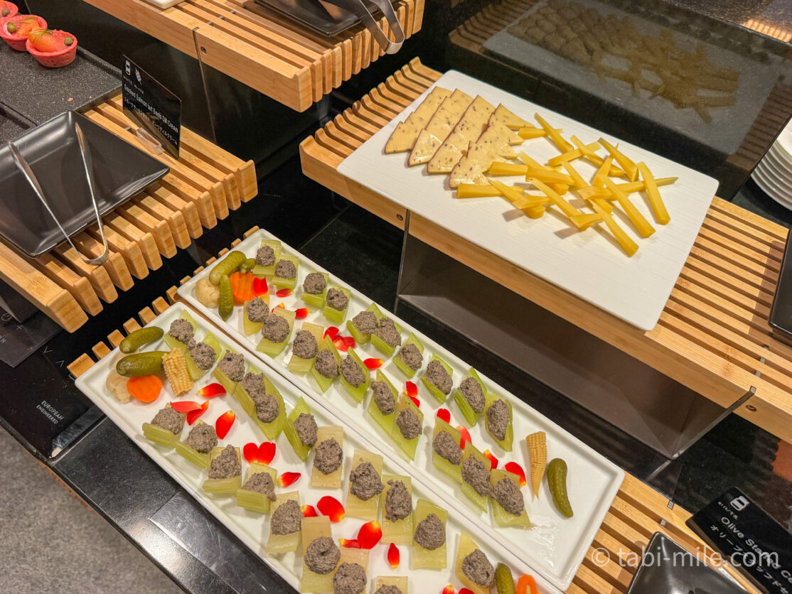 コンラッド東京エグゼクティブラウンジ ラウンジ イブニングカクテルタイム おつまみ