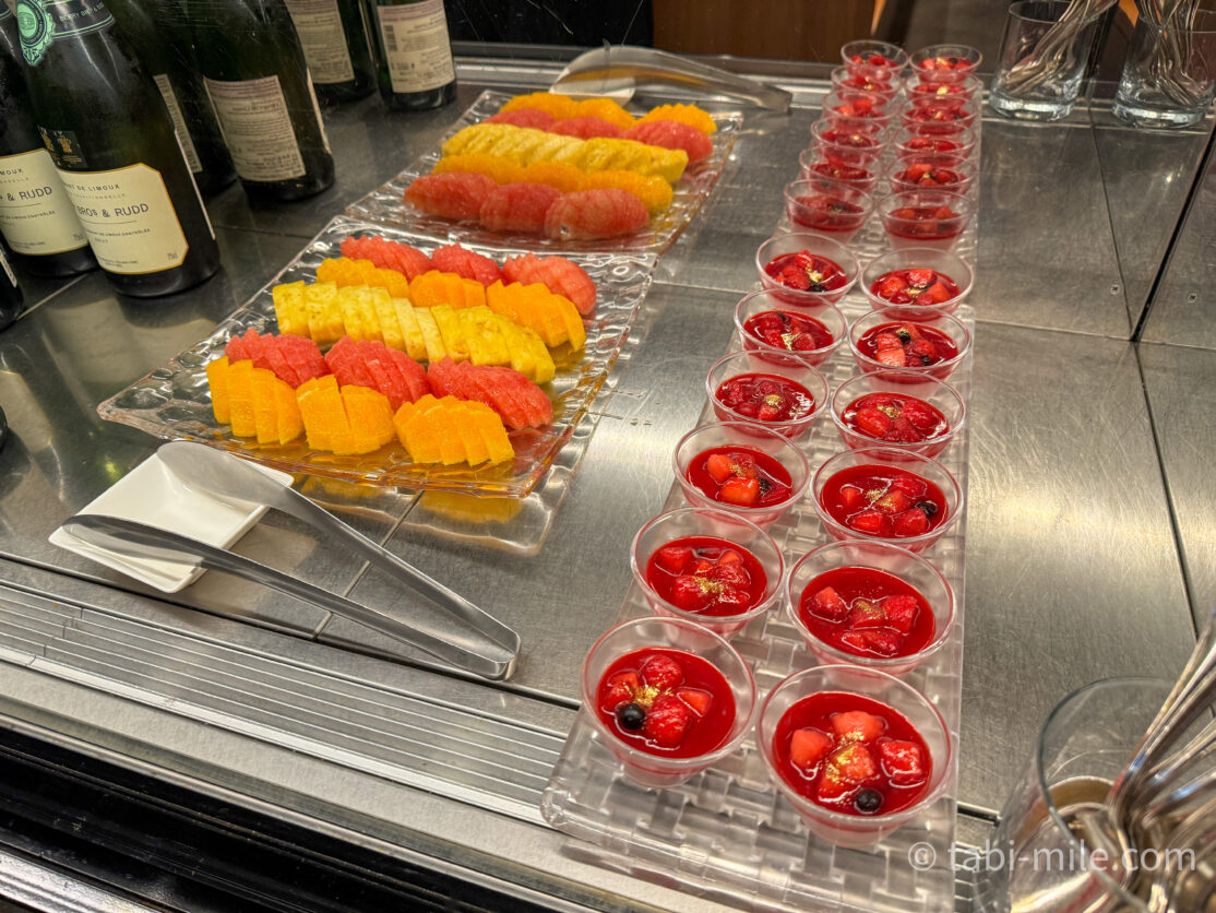 コンラッド東京エグゼクティブラウンジ ラウンジ イブニングカクテルタイム スイーツ
