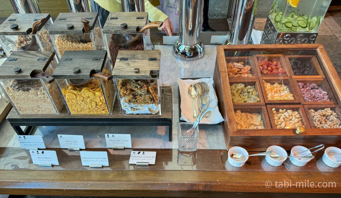 コンラッド東京朝食ビュッフェの様子 シリアル